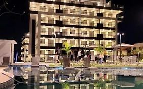nityloft com piscina e academia em Icaraí