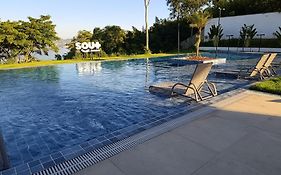 nityloft com piscina e academia em Icaraí